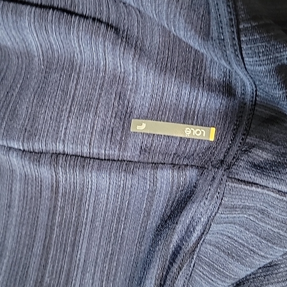 Long-sleeved Lolë workout shirt - Picture 3 of 6